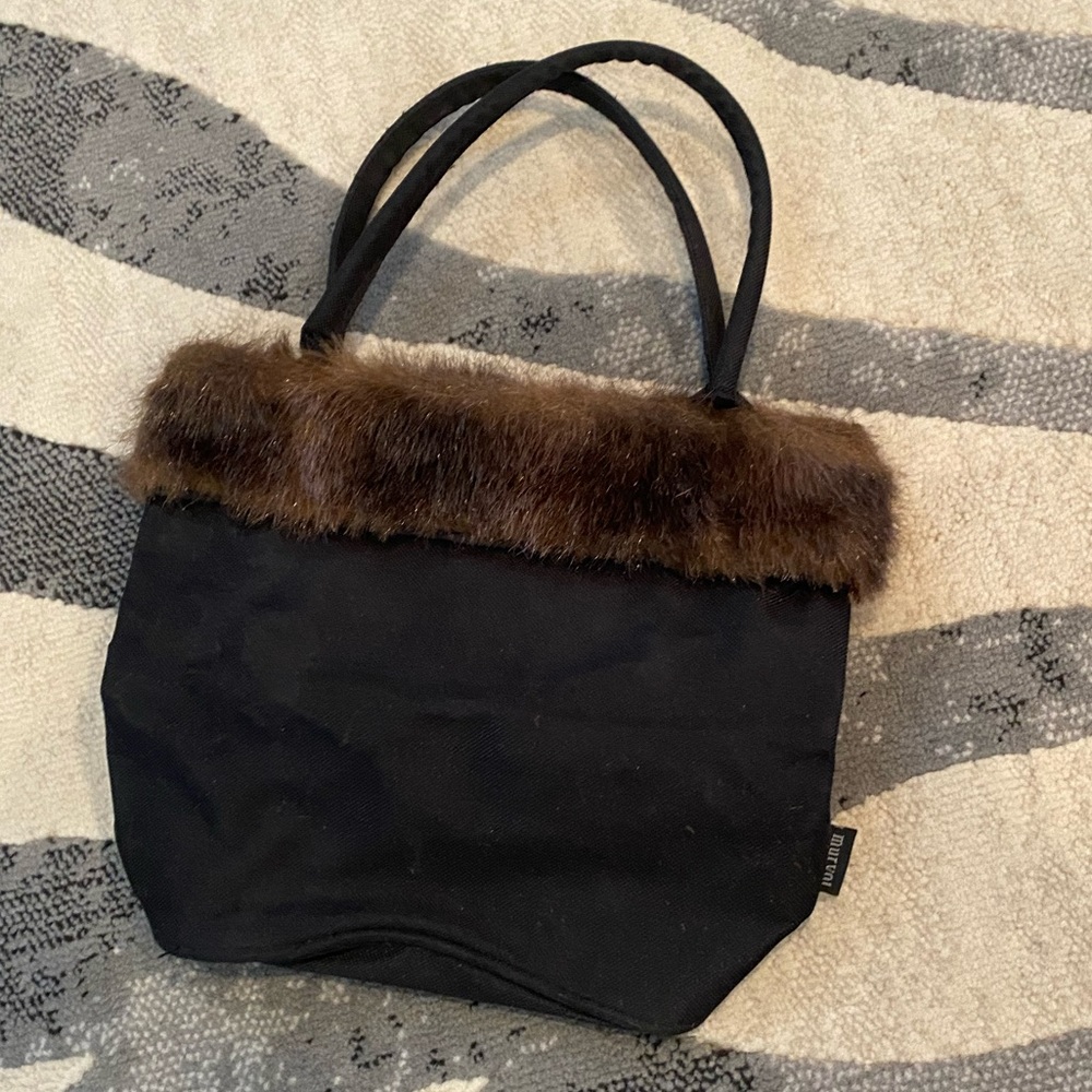Murval black tote bag with faux fur trim!